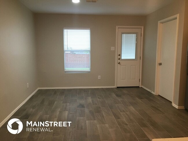 Building Photo - 1111 Antoinette Dr