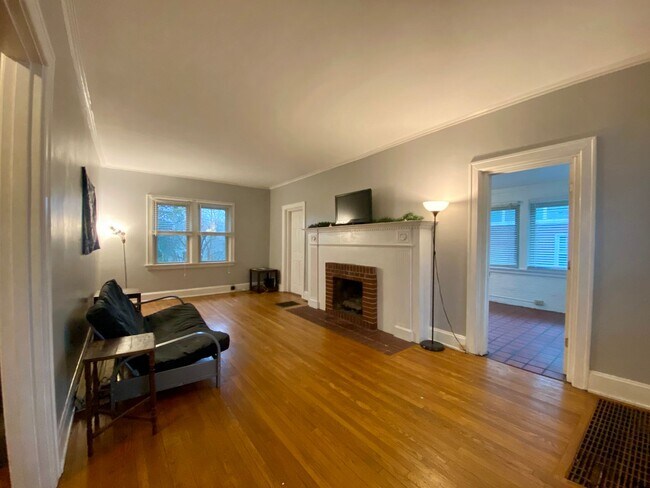 Foto del edificio - Charming 5 Bedroom/2.5 Bath House Central ...