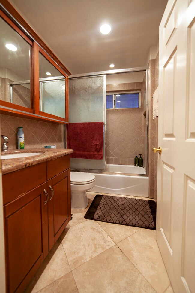 Guest bathroom - 6337 Bellaire Ave