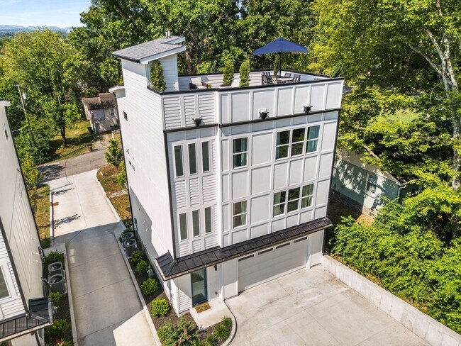 Building Photo - Pristine North Nashville 4 Bedroom Home Wi...