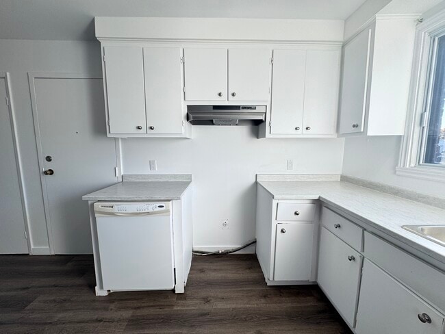 Building Photo - 5330 Pl Pontiac