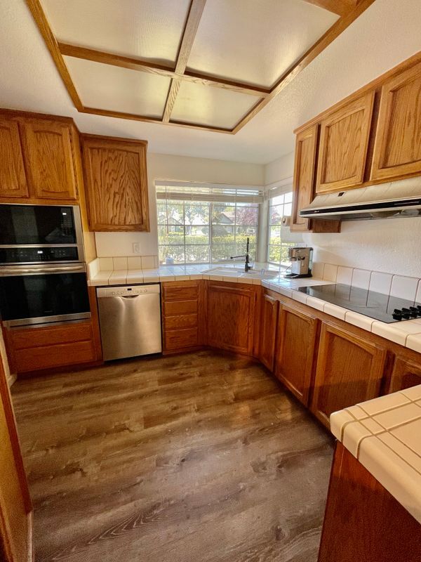 Foto del edificio - 100 Bittercreek Dr