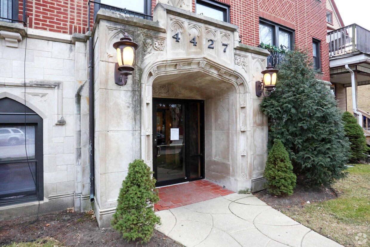 N Seeley - 4427 N Seeley Ave