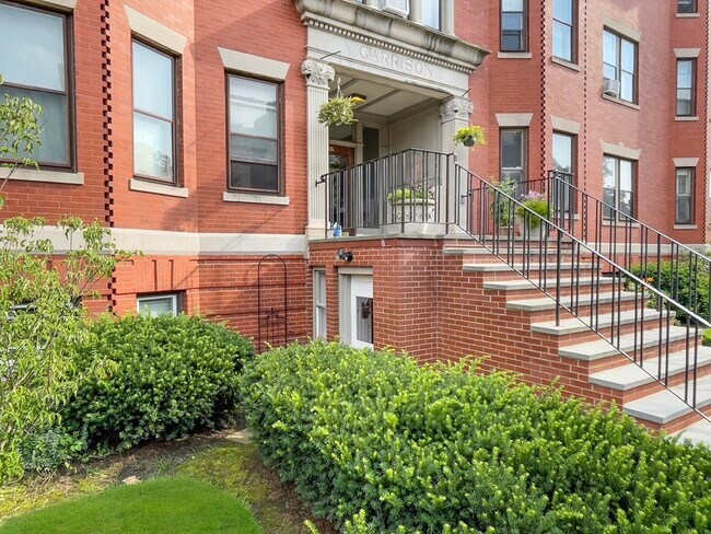Foto del edificio - 16 Garrison Rd