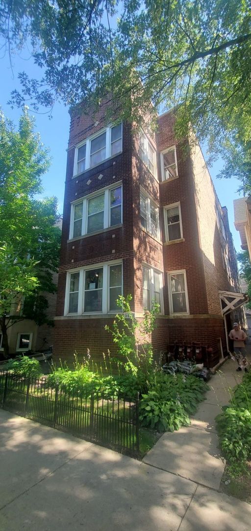Building Photo - 3017 W Wilson Ave