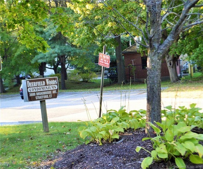 Foto del edificio - 3699 Broadbridge Ave