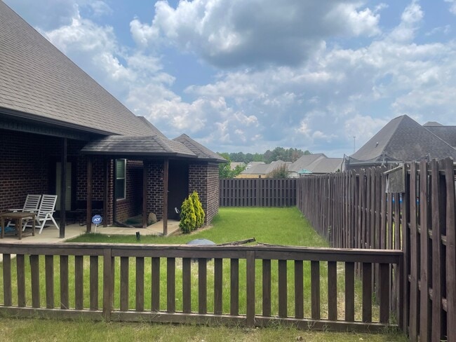 Building Photo - 316 Meadow Way