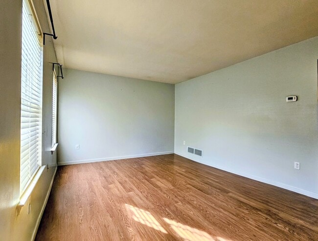 Building Photo - 688 Rockwood Dr