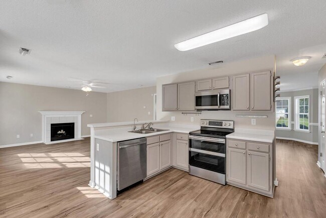 Foto del edificio - Spacious 4BR/2.5 Bath in the Jacksonville Commons Area