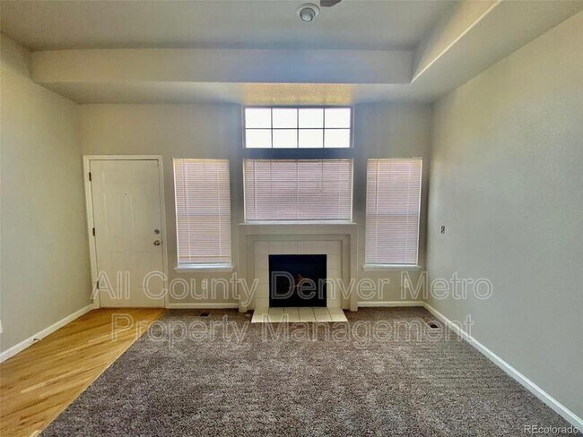 Foto del edificio - 8199 Welby Rd