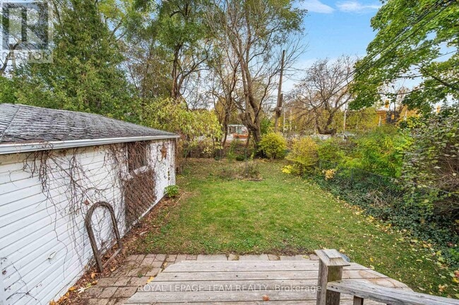 Photo du bâtiment - 166 Mulvihill Ave