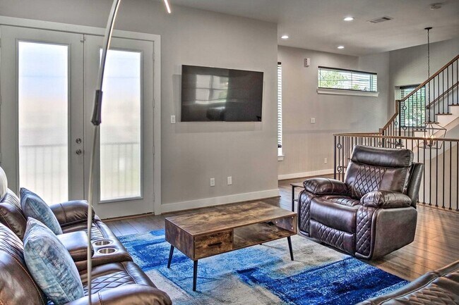 Foto del edificio - 6403 Bowling Green St