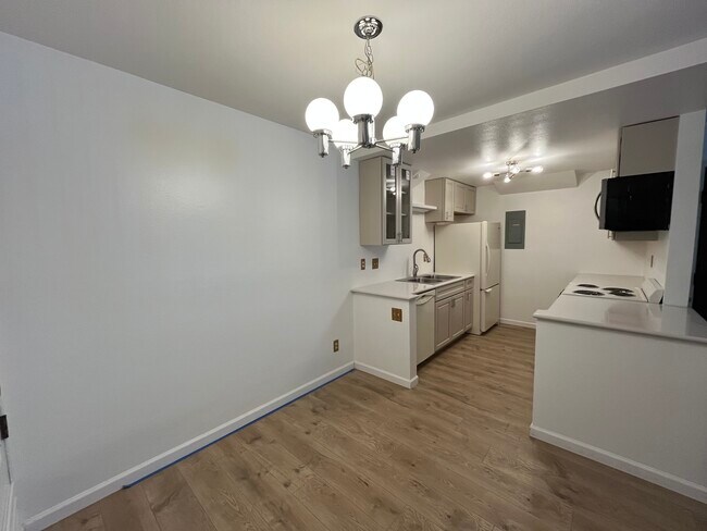 Cocina - 8555 Fairmount Dr