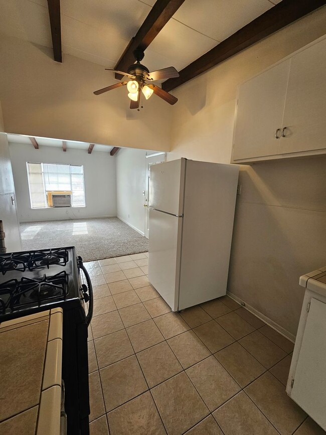 Building Photo - Short-Term Lease! (2) Bedroom Duplex Close...