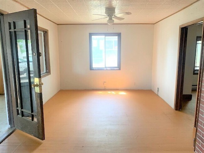Foto del edificio - 2 Bedroom/1 bath house in Carlin with garage