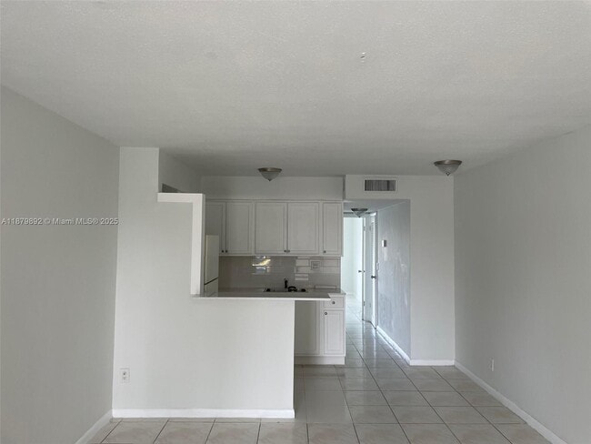 Foto del edificio - 7917 West Dr