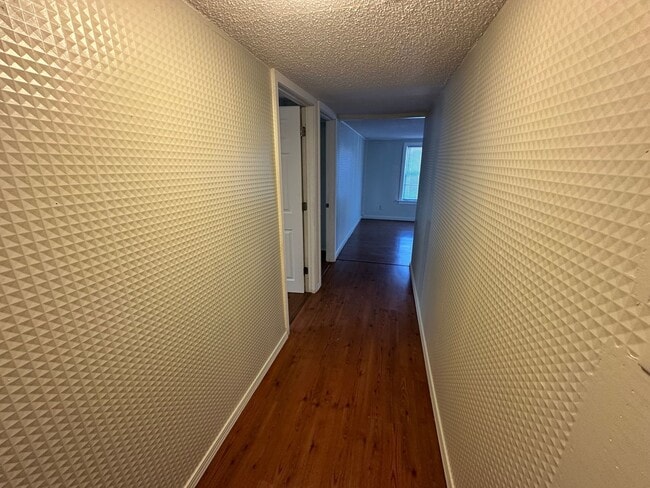 Foto del edificio - Newly Remodeled 4 Bed, 1 Bath Upstairs Uni...