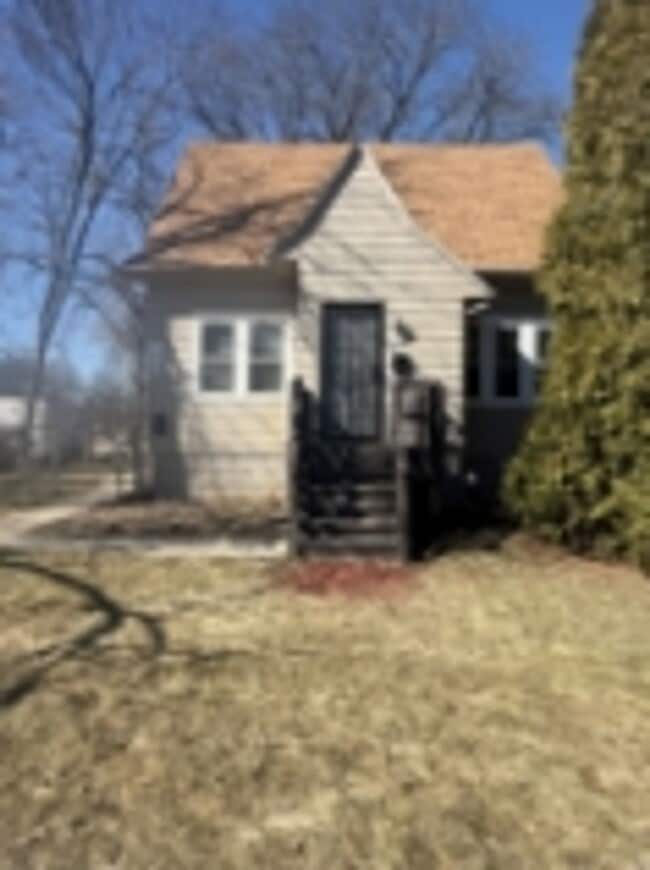 Building Photo - 5689 N 41st St