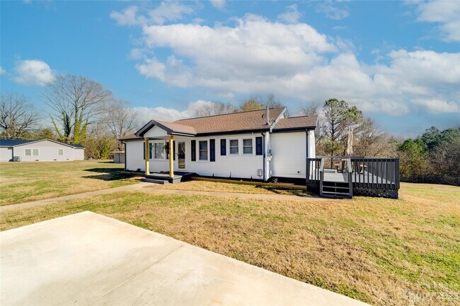Building Photo - 776 Watkins Rd