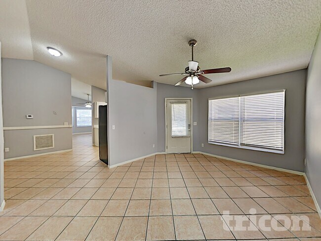 Foto del edificio - 1225 Shoshanna Dr