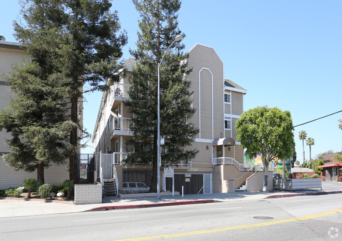 Building Photo - 4217 Inglewood Blvd