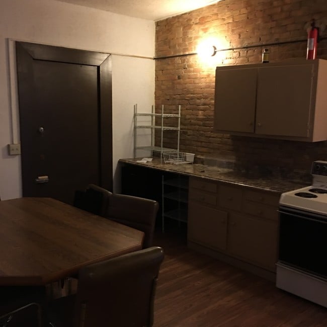 Living room - 136 Court St