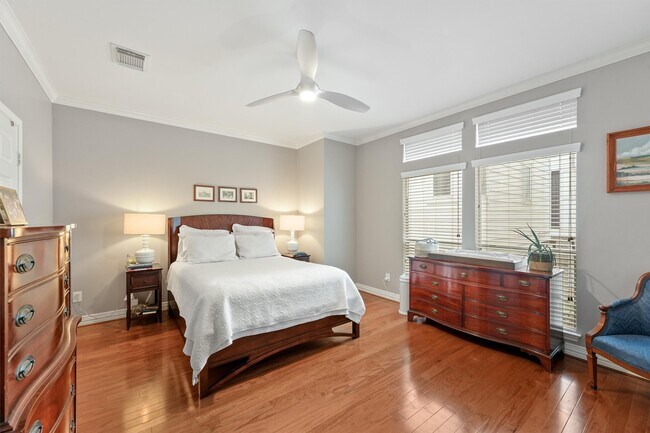 Foto del edificio - 1245 W 17th St