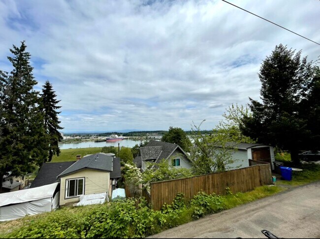 Building Photo - Spectacular View! Remodeled One bedroom with Partially finished basement in Linnton~ Front and ba...
