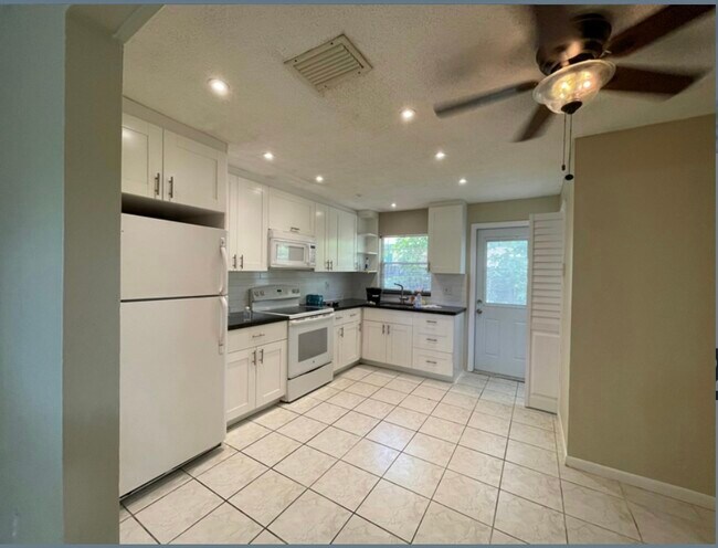 Foto del edificio - 4671 SW 66th Ave
