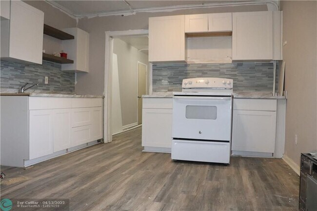 Foto del edificio - 519 NW 23rd Ave