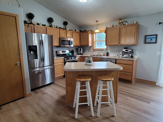 Building Photo - 14609 Ivorystone Dr NE