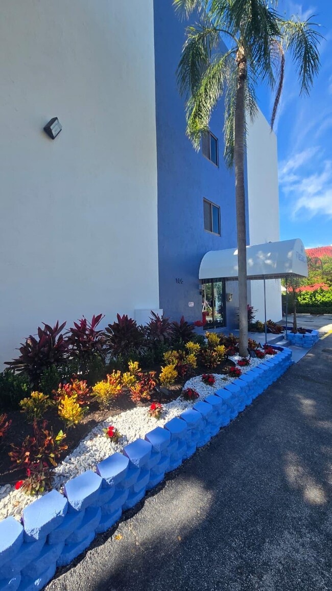 Foto del edificio - 105 S Riverside Dr