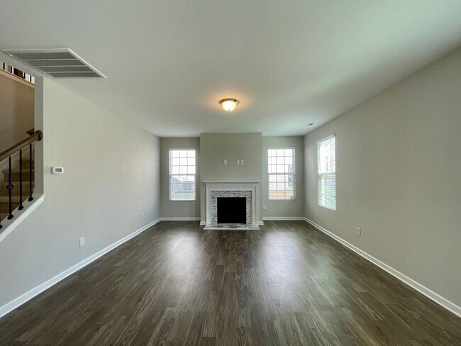 Foto del edificio - Gorgeous 4 Bed 2.5 Bath Home in GSO