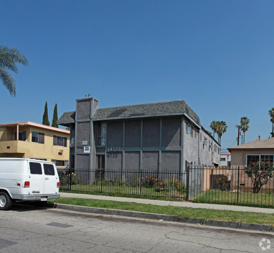 Building Photo - 14733 Delano St