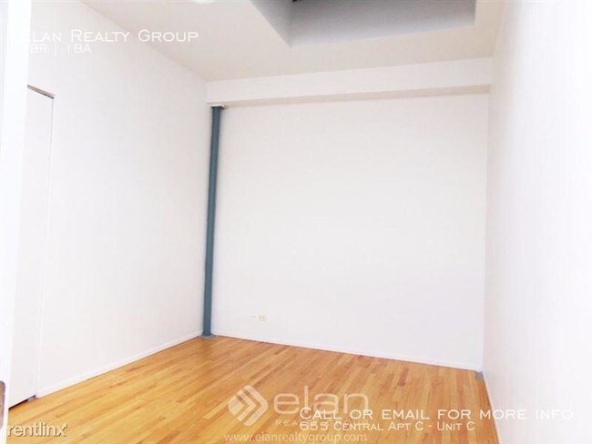 Building Photo - 2 bedroom in HIGHLAND PARK IL 60035