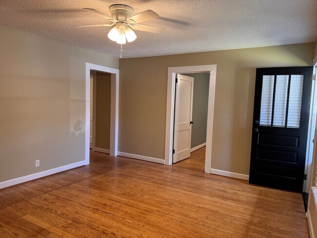 Foto del edificio - 3 Bed, 1 Bath Newly Renovated Home in Asheboro!