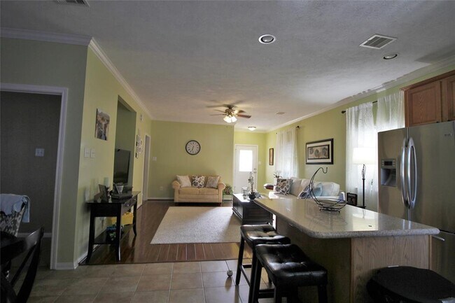 Foto del edificio - 406 Price Dr