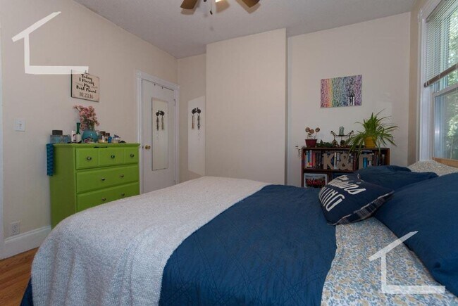 Building Photo - 6/1 No Fee! Charming 1BR plus office near Brookline Village