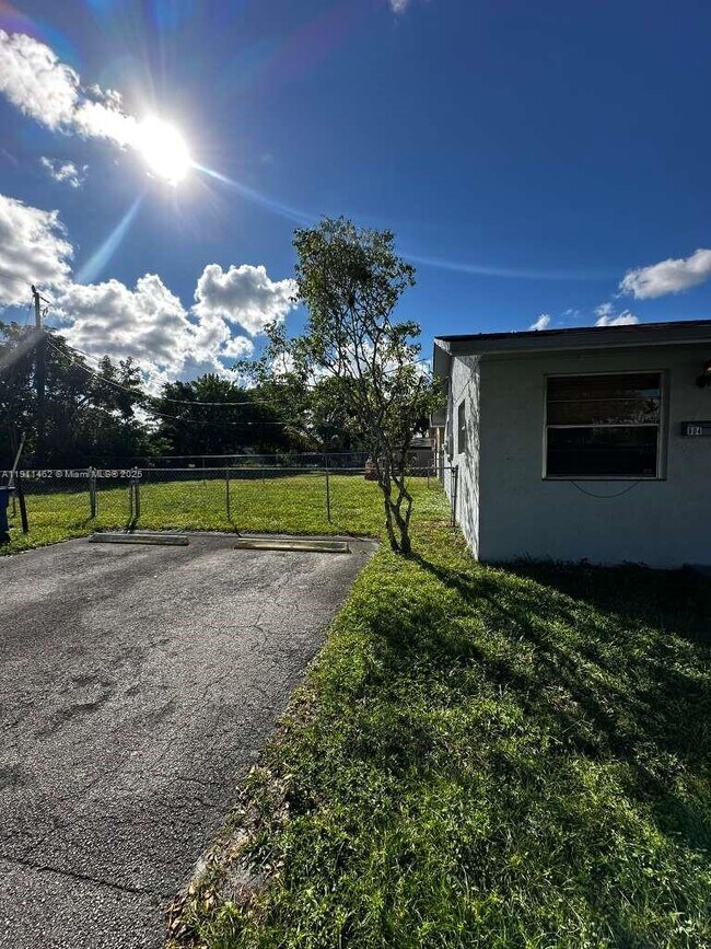 Foto del edificio - 802-804 NW 10th St