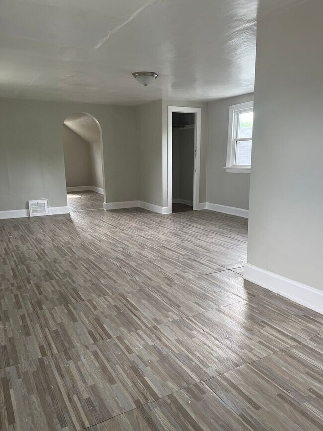 Foto del edificio - Section 8 Accepted! Spacious newly renovat...
