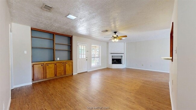 Building Photo - 2812 Adrienne Dr