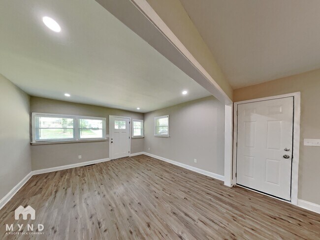 Building Photo - 8266 Lake View Terrace