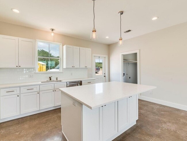 Building Photo - 500 Harmon Hills Cove