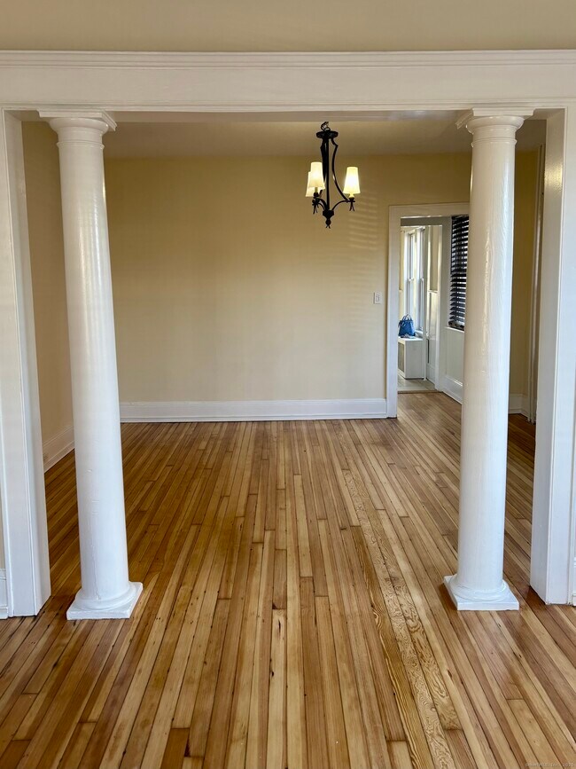 Foto del edificio - 129 Post Rd