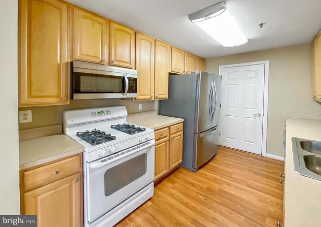Building Photo - 7751 Milford Haven Dr