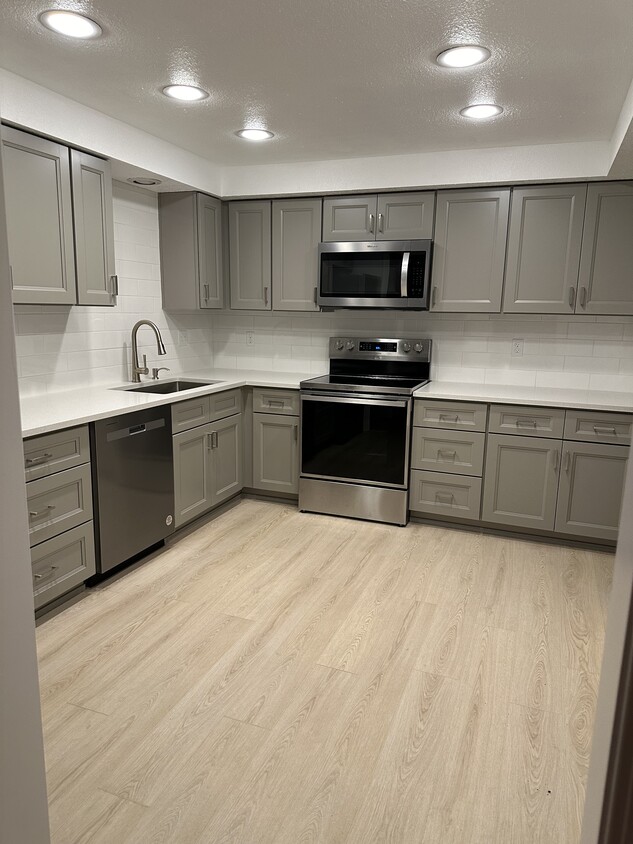 Primary Photo - 6065 SW 68th Ct
