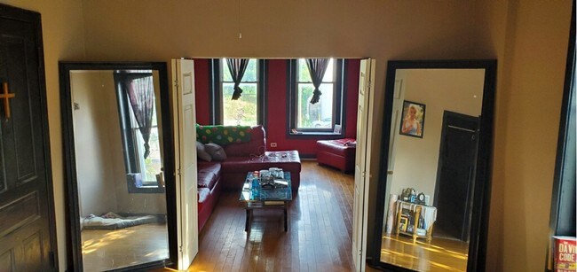 Building Photo - 3031 S Archer Ave