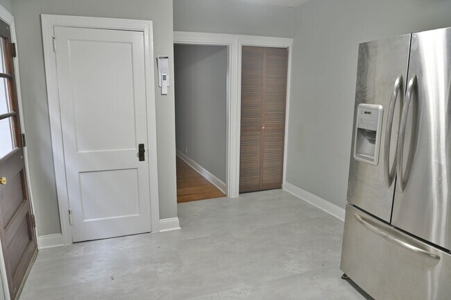 Building Photo - 1412 Green St