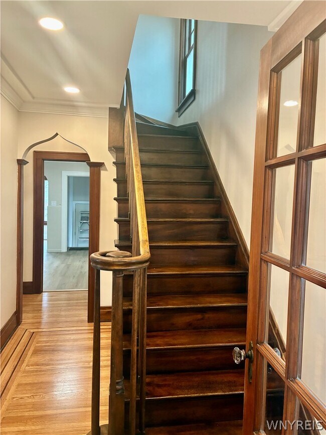 Building Photo - 385 Berryman Dr