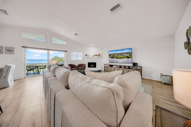 Building Photo - 555 S Gulf Dr